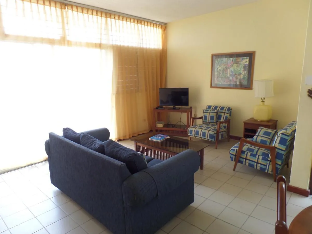 Miramar 6 Bedroom On The Beach 奥乔里奥斯 0*,  牙买加