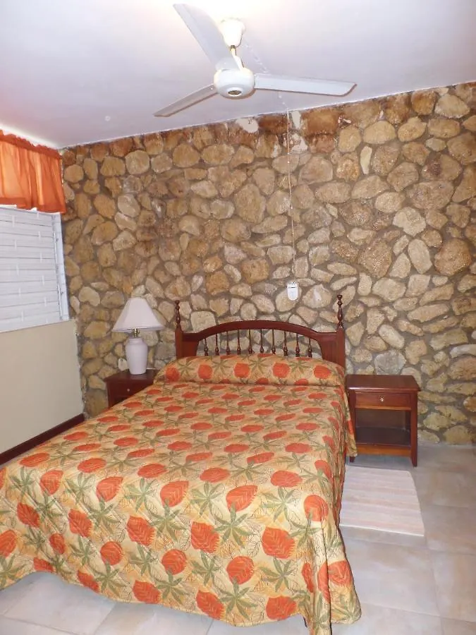 אוצ'ו ריוס Miramar 6 Bedroom On The Beach 0*, אוצ'ו ריוס